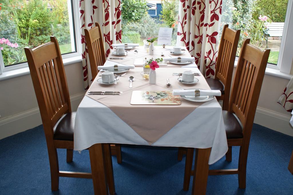 Cleave Court Guest House Llandudno Buitenkant foto