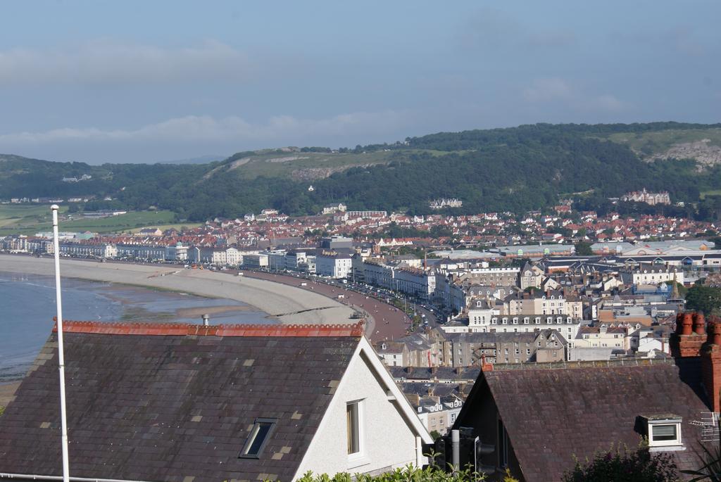Cleave Court Guest House Llandudno Buitenkant foto