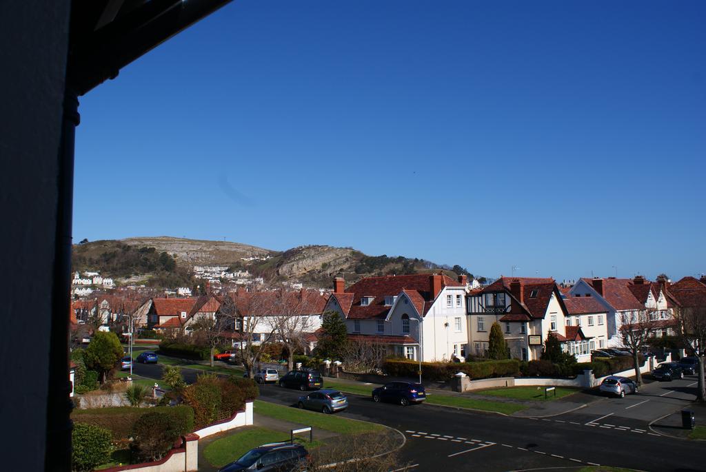 Cleave Court Guest House Llandudno Buitenkant foto