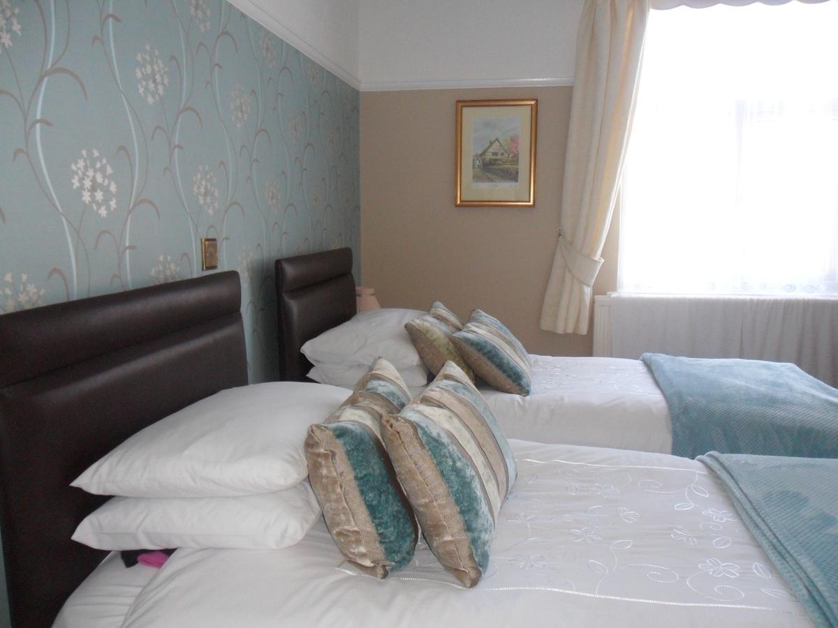 Cleave Court Guest House Llandudno Buitenkant foto