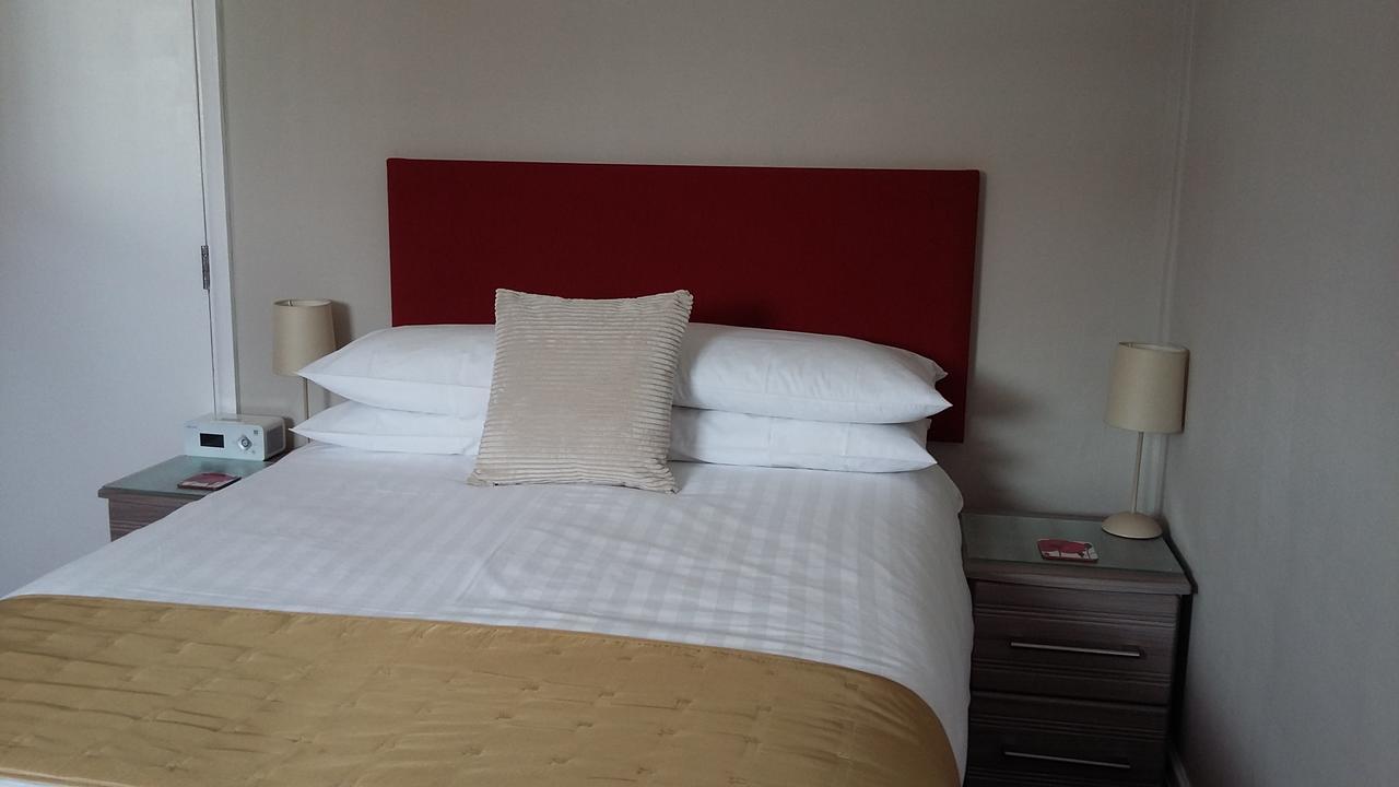 Cleave Court Guest House Llandudno Buitenkant foto