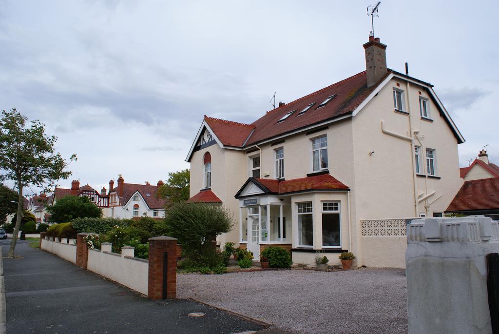 Cleave Court Guest House Llandudno Buitenkant foto
