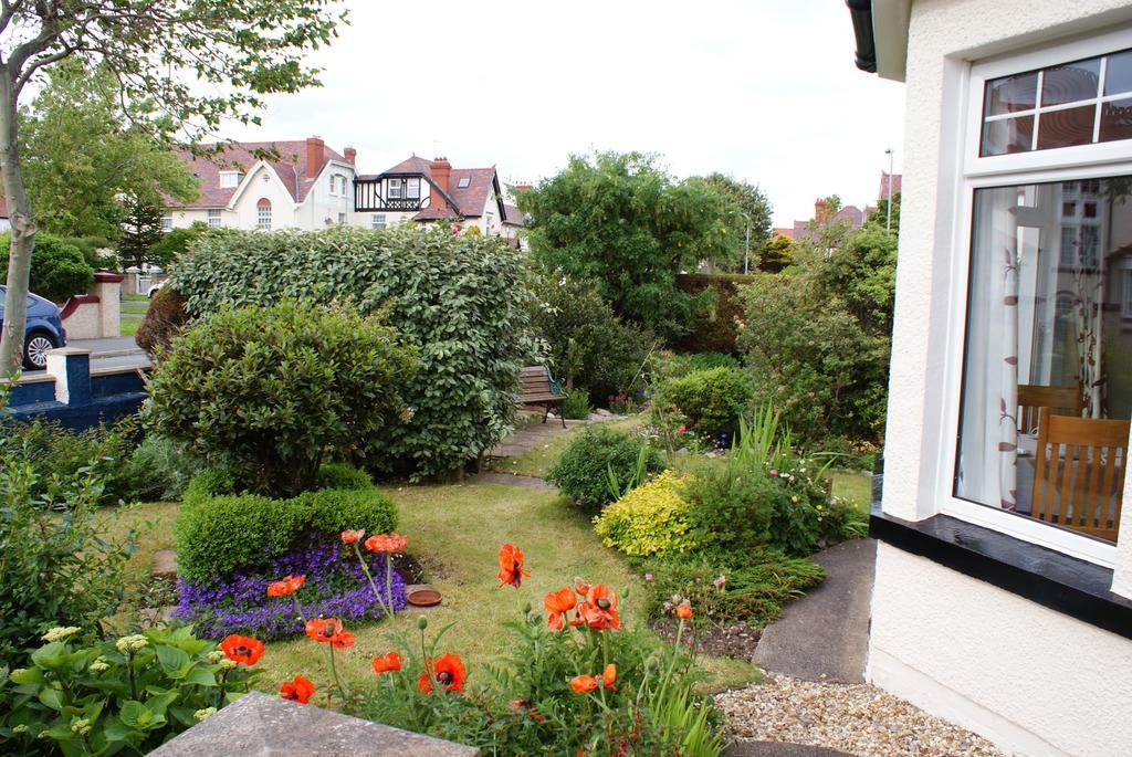 Cleave Court Guest House Llandudno Buitenkant foto